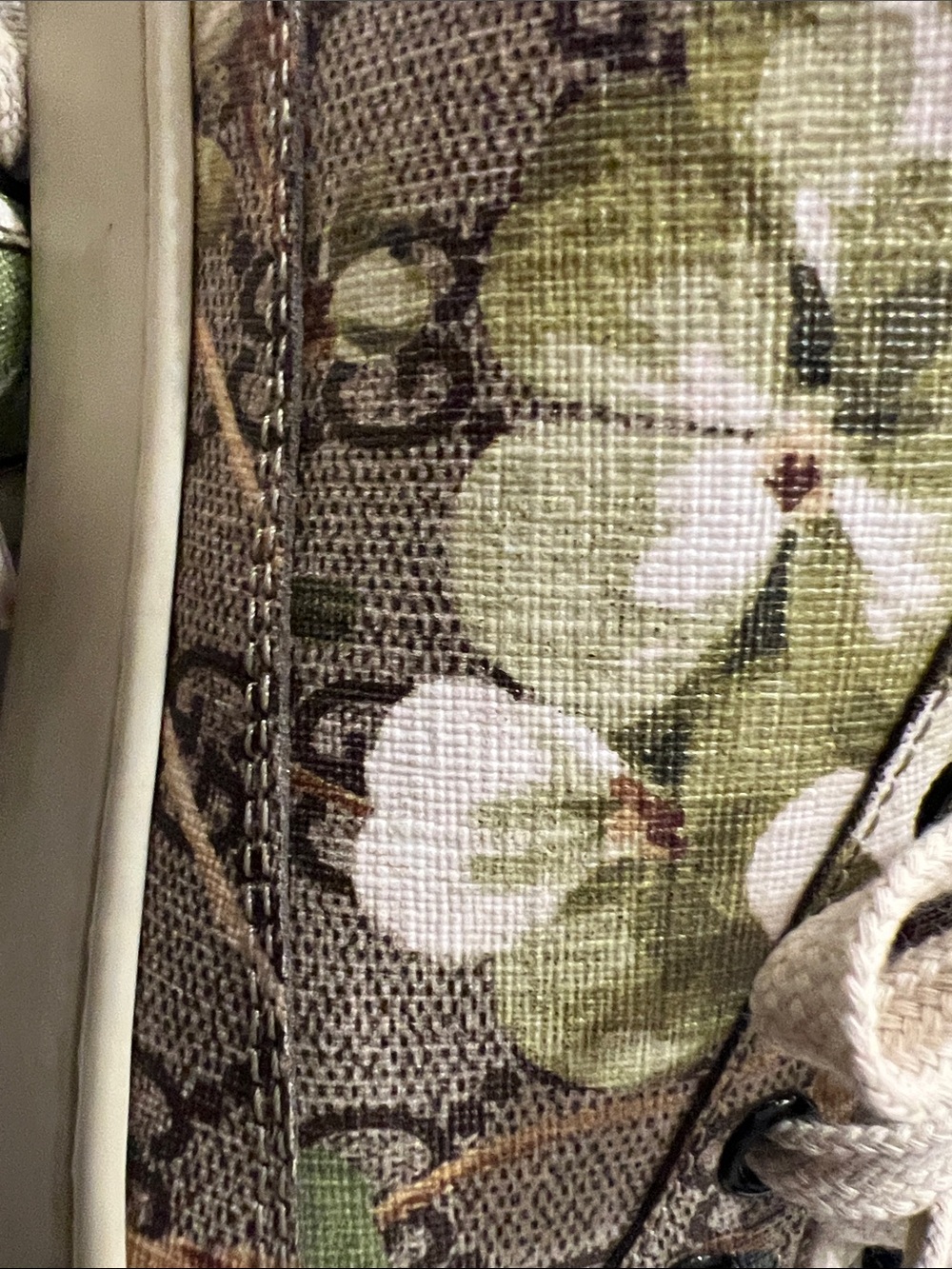 GUCCI Floral Canvas and Metallic Low-Top Sneakers in Green and Cream, Gold. - Picture 6 of 11